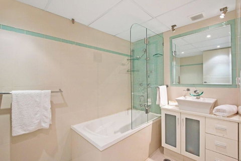 Surfers International Apartments - Mackay Tourism 38