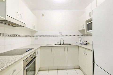 Surfers International Apartments - Mackay Tourism 35