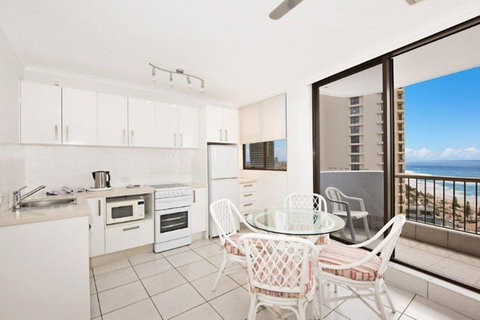 Surfers International Apartments - Mackay Tourism 21