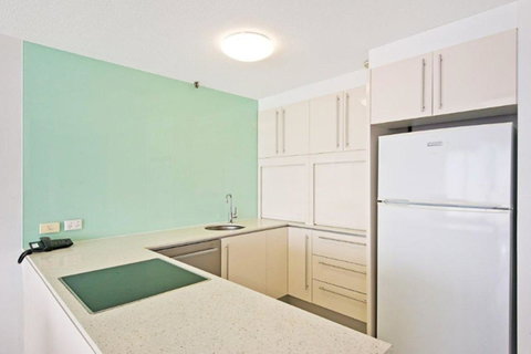 Surfers International Apartments - Mackay Tourism 22