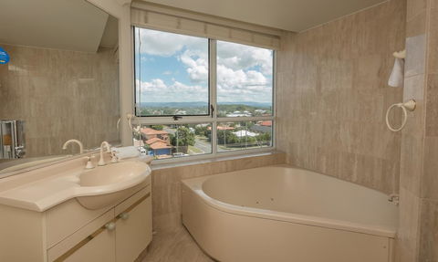 2nd Avenue Beachside Apartments - Mackay Tourism 8