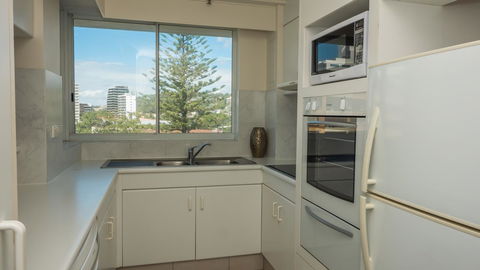 2nd Avenue Beachside Apartments - Mackay Tourism 10