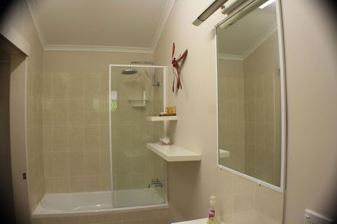 Boutique Bungalows - Mackay Tourism 43