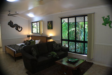Boutique Bungalows - Mackay Tourism 40