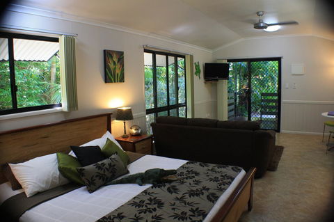 Boutique Bungalows - Mackay Tourism 42