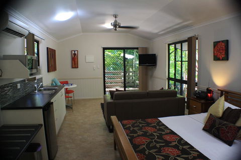 Boutique Bungalows - Mackay Tourism 28