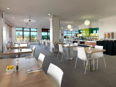 Vibe Hotel Gold Coast - Mackay Tourism 34