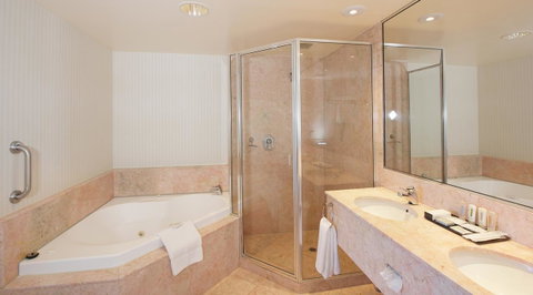 Crowne Plaza Surfers Paradise, An IHG Hotel - Mackay Tourism 17
