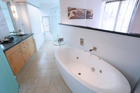 Oceans Mooloolaba - Mackay Tourism 8