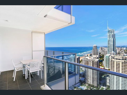 H Star Residences-- Paradise Stayz - Mackay Tourism 18