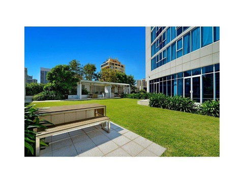 H Star Residences-- Paradise Stayz - Mackay Tourism 7
