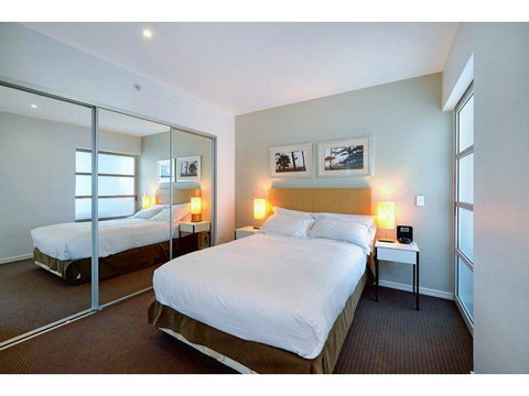 H Star Residences-- Paradise Stayz - Mackay Tourism 8
