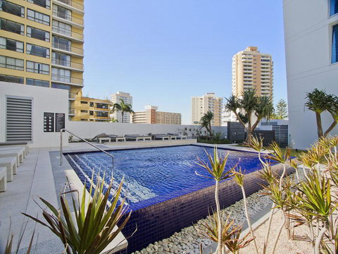 H Star Residences-- Paradise Stayz - Mackay Tourism 6