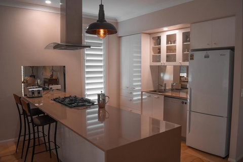La Casita Banca - Luxury Holiday Home - Mackay Tourism 13
