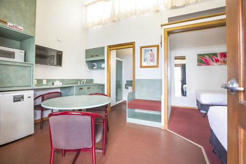 Downs Motel - Mackay Tourism 11