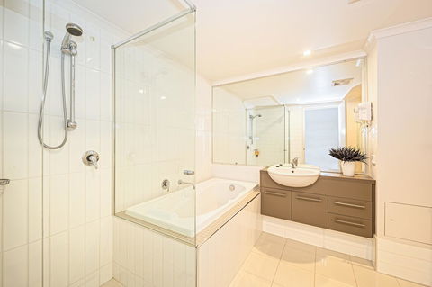 On The Bay Apartments - Mackay Tourism 16