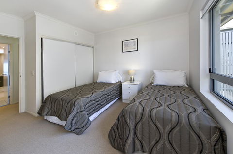 On The Bay Apartments - Mackay Tourism 17