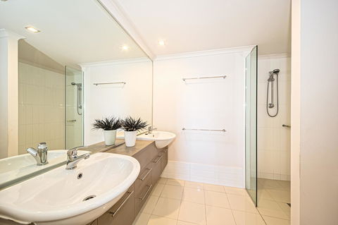On The Bay Apartments - Mackay Tourism 18