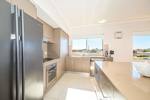 On The Bay Apartments - Mackay Tourism 3