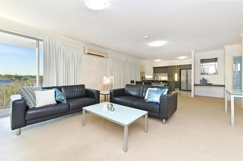 On The Bay Apartments - Mackay Tourism 15