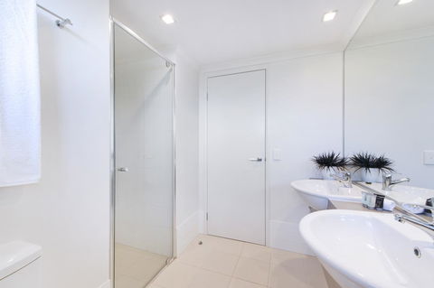 On The Bay Apartments - Mackay Tourism 24