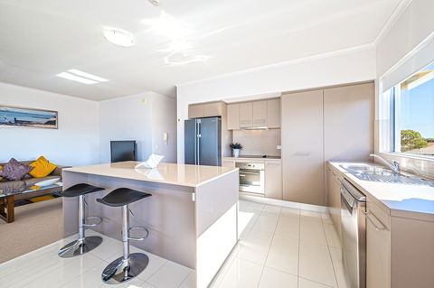 On The Bay Apartments - Mackay Tourism 4