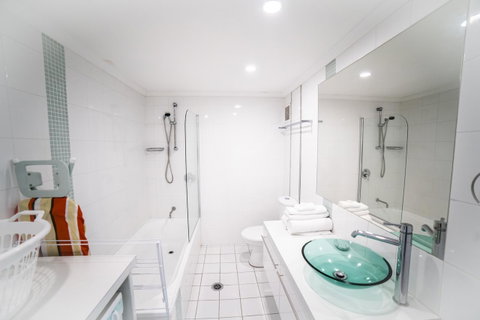 Capricorn One Beachside Holiday Apartments - Official - Mackay Tourism 5