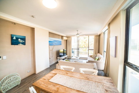 Capricorn One Beachside Holiday Apartments - Official - Mackay Tourism 3