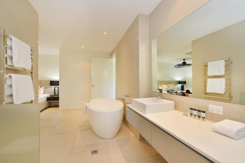 Club Tropical Resort - Official Onsite Reception & Check In - Mackay Tourism 8