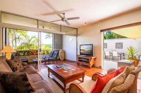 Club Tropical Resort - Official Onsite Reception & Check In - Mackay Tourism 21