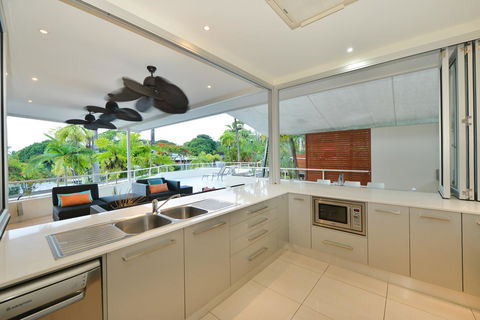Club Tropical Resort - Official Onsite Reception & Check In - Mackay Tourism 37