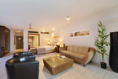 Club Tropical Resort - Official Onsite Reception & Check In - Mackay Tourism 27
