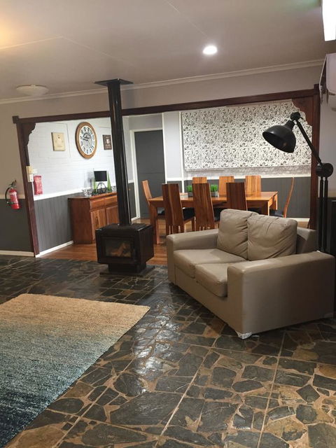 Malanda Manor Guesthouse - Mackay Tourism 21