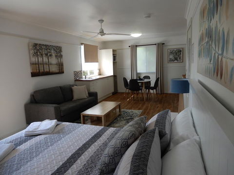 Malanda Manor Guesthouse - Mackay Tourism 19