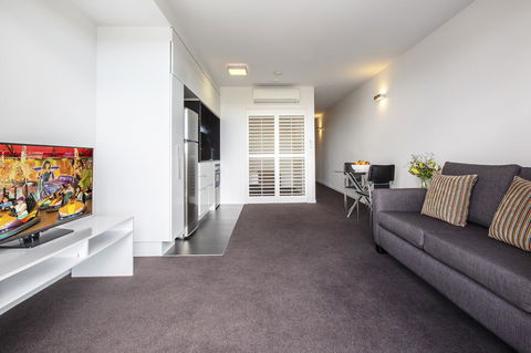 Code Apartments - Mackay Tourism 43