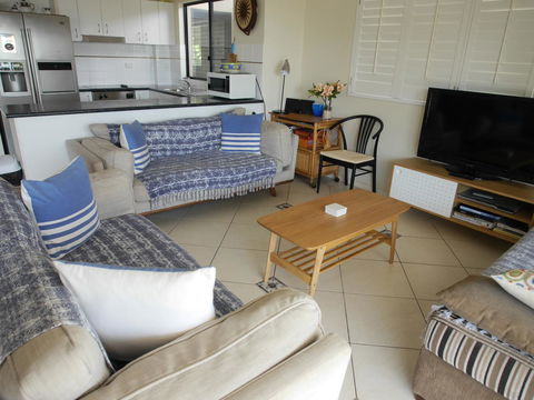 Cylinder Beach Mooloomba Unit 3 - Mackay Tourism 4