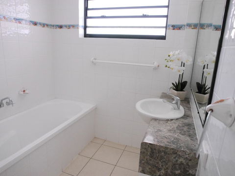 Cylinder Beach Mooloomba Unit 3 - Mackay Tourism 10