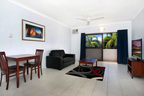 Cairns City Palms - Mackay Tourism 9