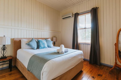 Apple Blossom Cottages - Mackay Tourism 8