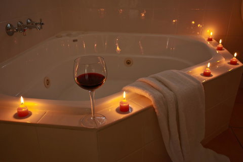 Apple Blossom Cottages - Mackay Tourism 13