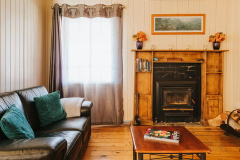 Apple Blossom Cottages - Mackay Tourism 4