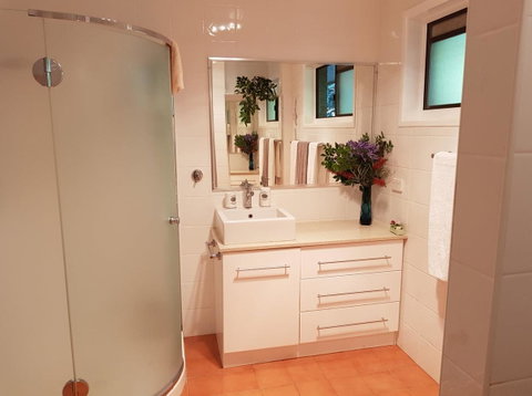 Manitzky Magic -B&B Home With Heart - Mackay Tourism 7