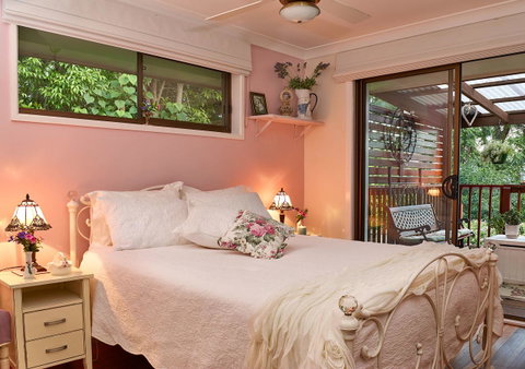 Manitzky Magic -B&B Home With Heart - Mackay Tourism 0