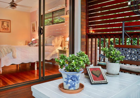 Manitzky Magic -B&B Home With Heart - Mackay Tourism 1
