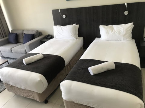 Sunshine Tower Hotel - Mackay Tourism 10