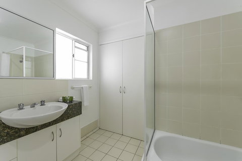 Tropical Nites Holiday Townhouses - Mackay Tourism 16