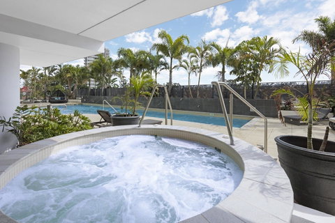 Wyndham Resort Surfers Paradise - Mackay Tourism 2