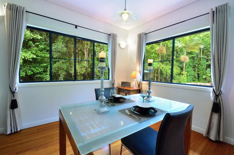 Misty Mountains Rainforest Retreat - Mackay Tourism 11