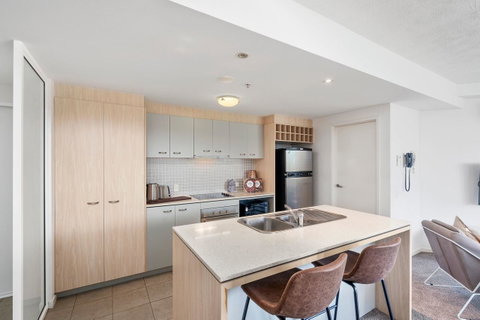 Wings Resort, Apartments And 2 Story Penthouses - We Accommodate - Mackay Tourism 18