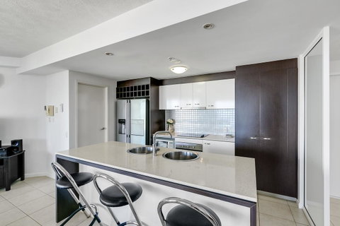 Wings Resort, Apartments And 2 Story Penthouses - We Accommodate - Mackay Tourism 36